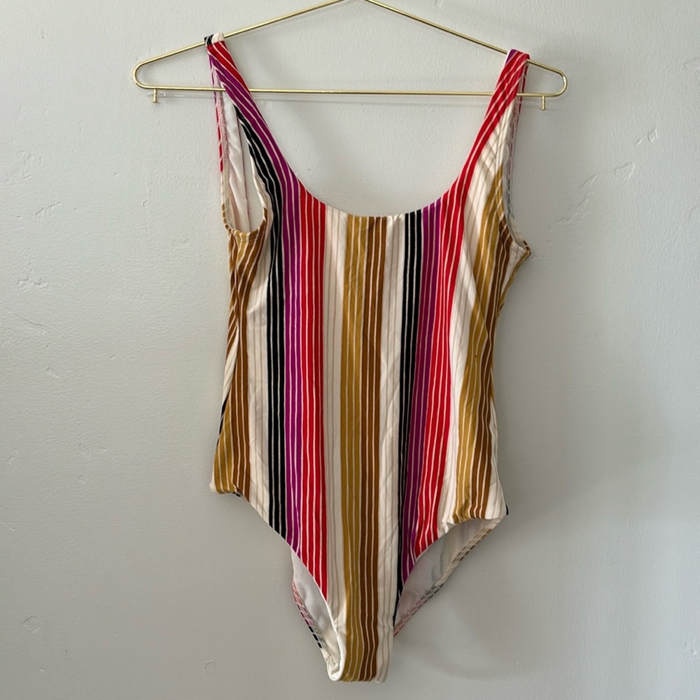 Billabong b stepped bathing suit. Size S.